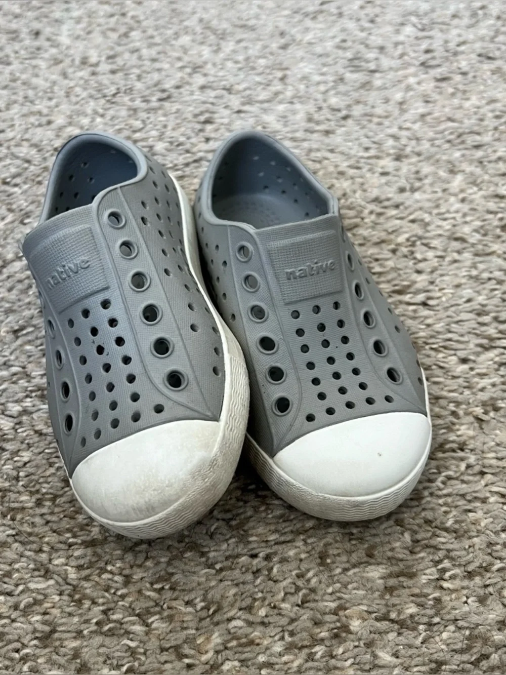 Native Jefferson Slip-On Kids Shoes in Gray Size 7